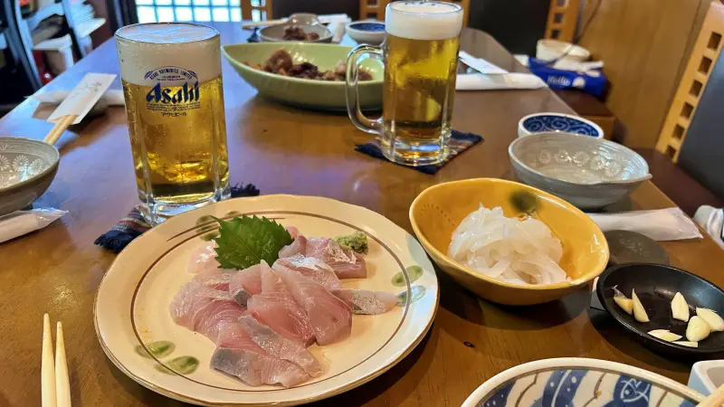 お魚釣って来てくれて鮮度抜群のお刺身でトラちゃんはご満悦