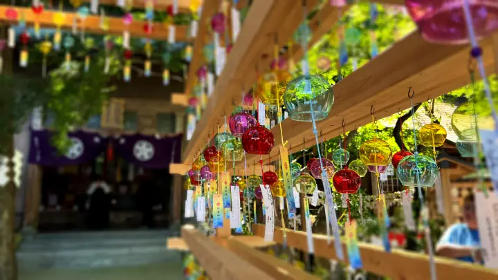 朝峯神社 風鈴の音色で涼を感じる 安産子授けでも有名パワースポット