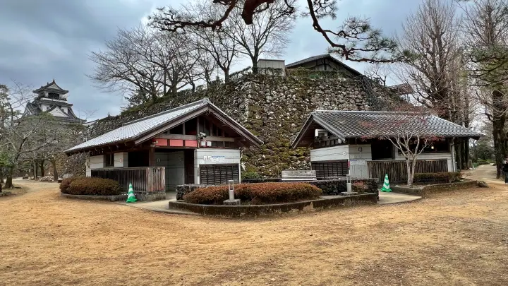 【高知城】「しだれ梅」をペット(猫)と見ながら散歩 ペットが行ける範囲とスロープと階段での行き方