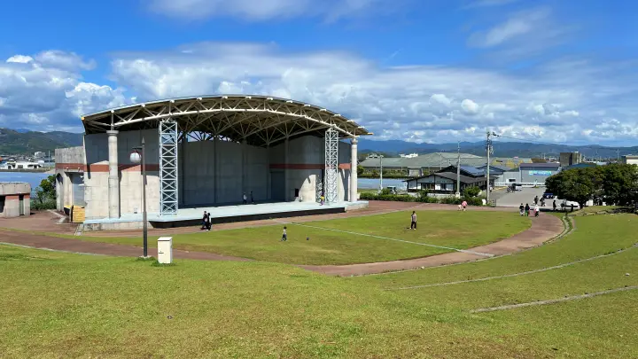 【高知】香南市「桜づつみ公園」ペットと行けるお花見ガイド！桜と猫と飛行機が見える穴場スポット