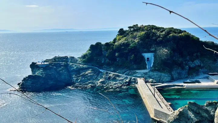 佐田岬灯台から見る御籠島