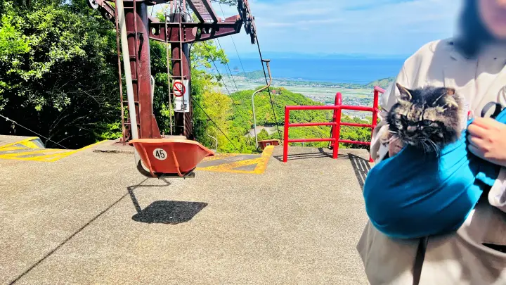 津峯神社 リフトに猫(ペット)と一緒に乗る